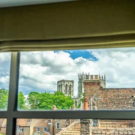 7 Aspire Apartment *