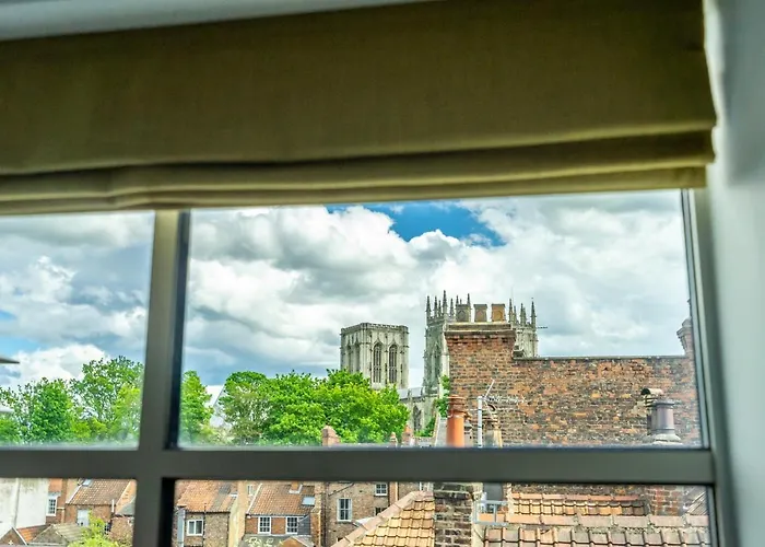 7 Aspire Apartment *